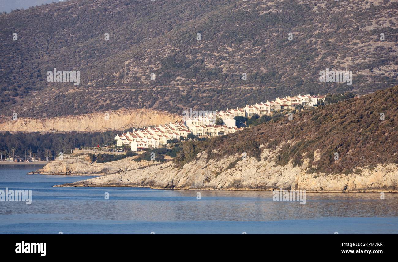 Case residenziali in una città turistica sul Mar Egeo. Kusadasi, Turchia Foto Stock