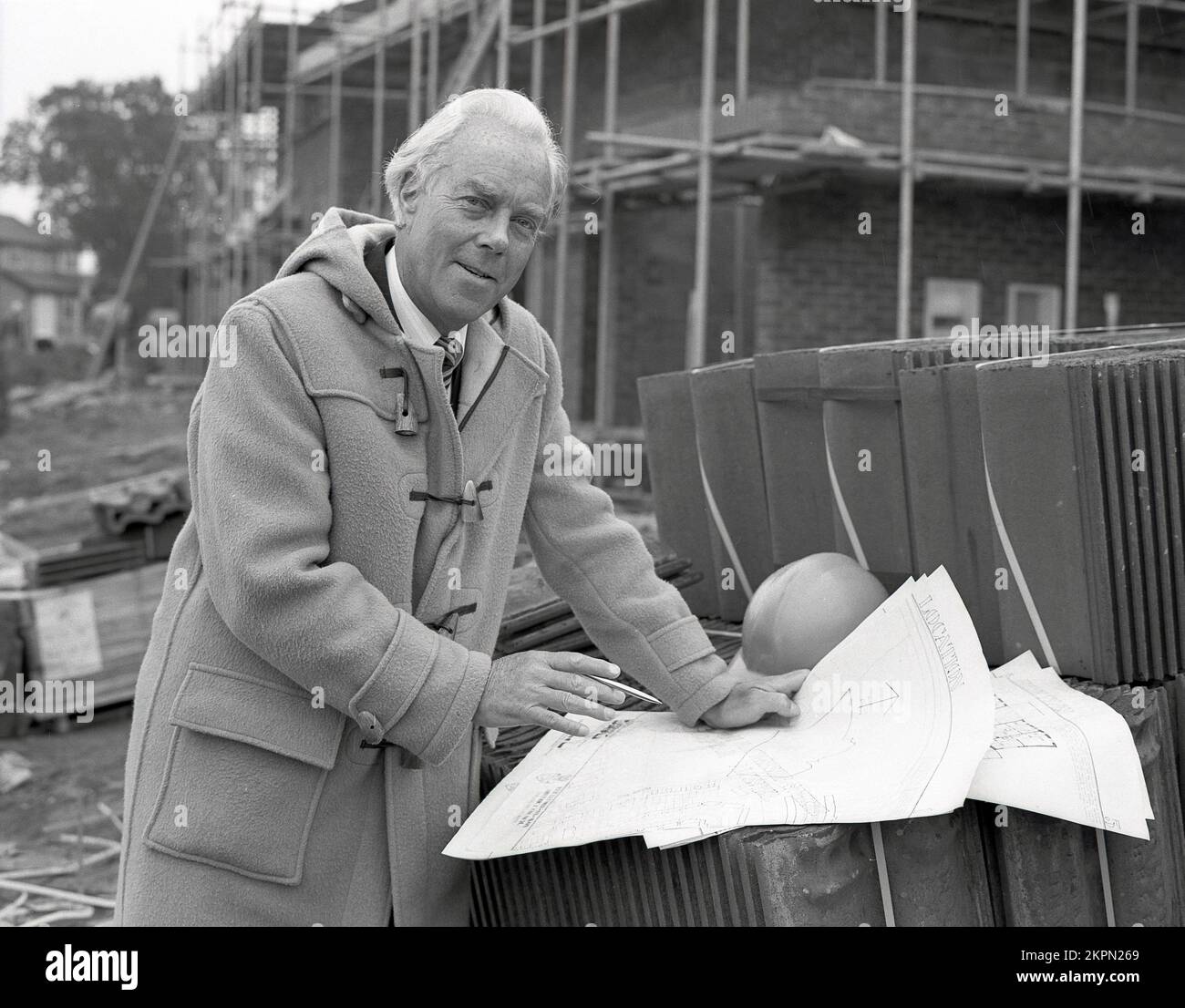 1980s, sul sito construción, architiect??? Piani del sito, cantiere, Inghilterra, Regno Unito. Foto Stock