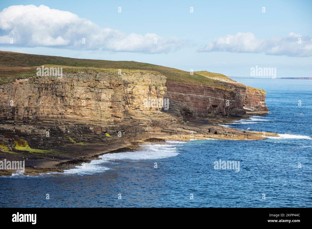 Un percorso tracciato intorno alla penisola di Deerness a Orkney Foto Stock