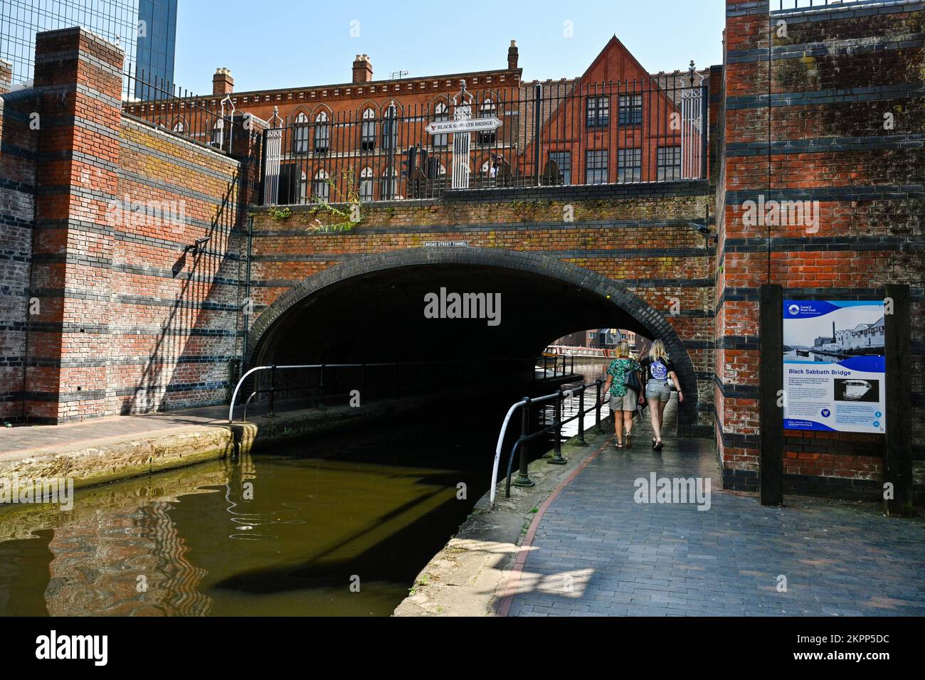 Black Sabbath Bridge sui canali navigabili della città di Birmingham Foto Stock