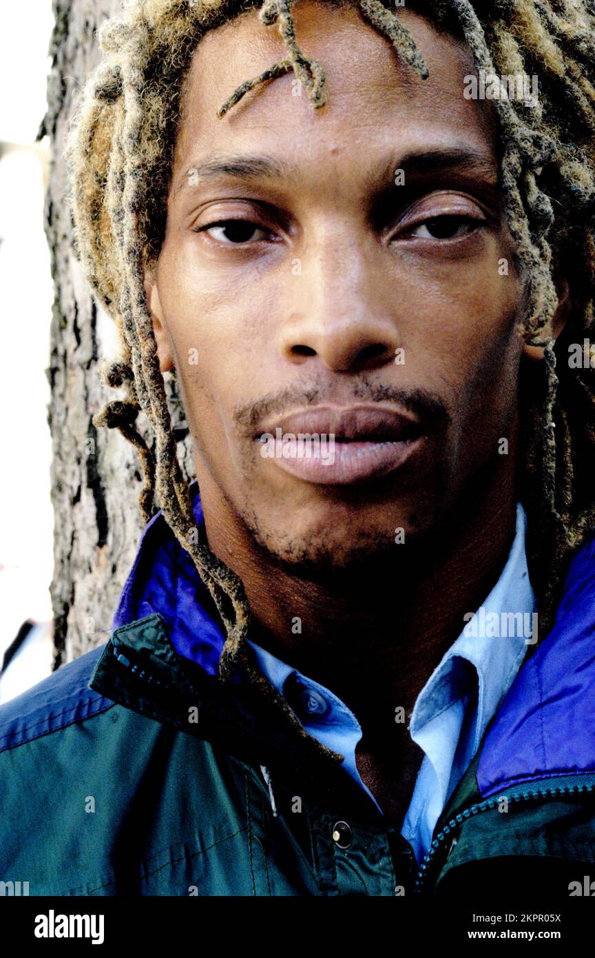 MC NINJAH, QUEEN STREET, CARDIFF, 2005: Cardiff Hip-Hop ACT, MC and Legendary Street performer NINJAH, Cardiff, settembre 27 2005. Foto: ROB WATKINS (NB: Nome spesso scritto come Ninja) Foto Stock