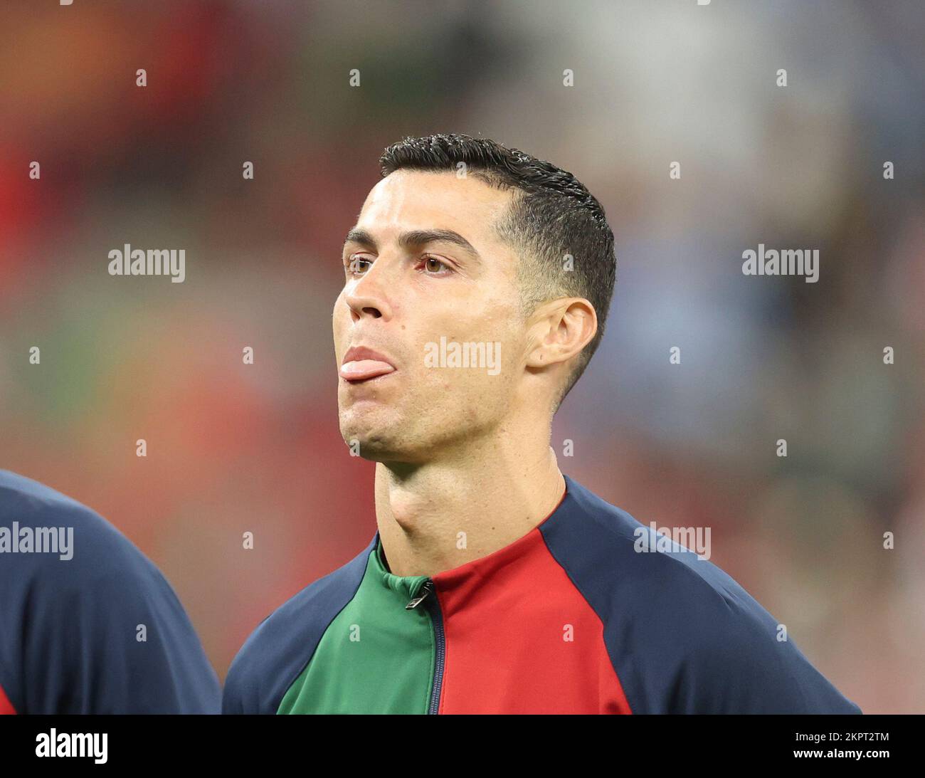 Lusail, Qatar. 28th Nov 2022. Cristiano Ronaldo del Portogallo si allinea prima della partita del Gruppo H tra Portogallo e Uruguay alla Coppa del mondo FIFA 2022 allo stadio di Lusail, in Qatar, il 28 novembre 2022. Credit: Han Yan/Xinhua/Alamy Live News Foto Stock