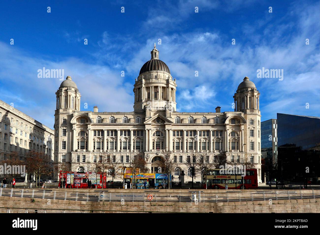 Il Port of Liverpool Building sul lungomare della città di Liverpool. Foto Stock