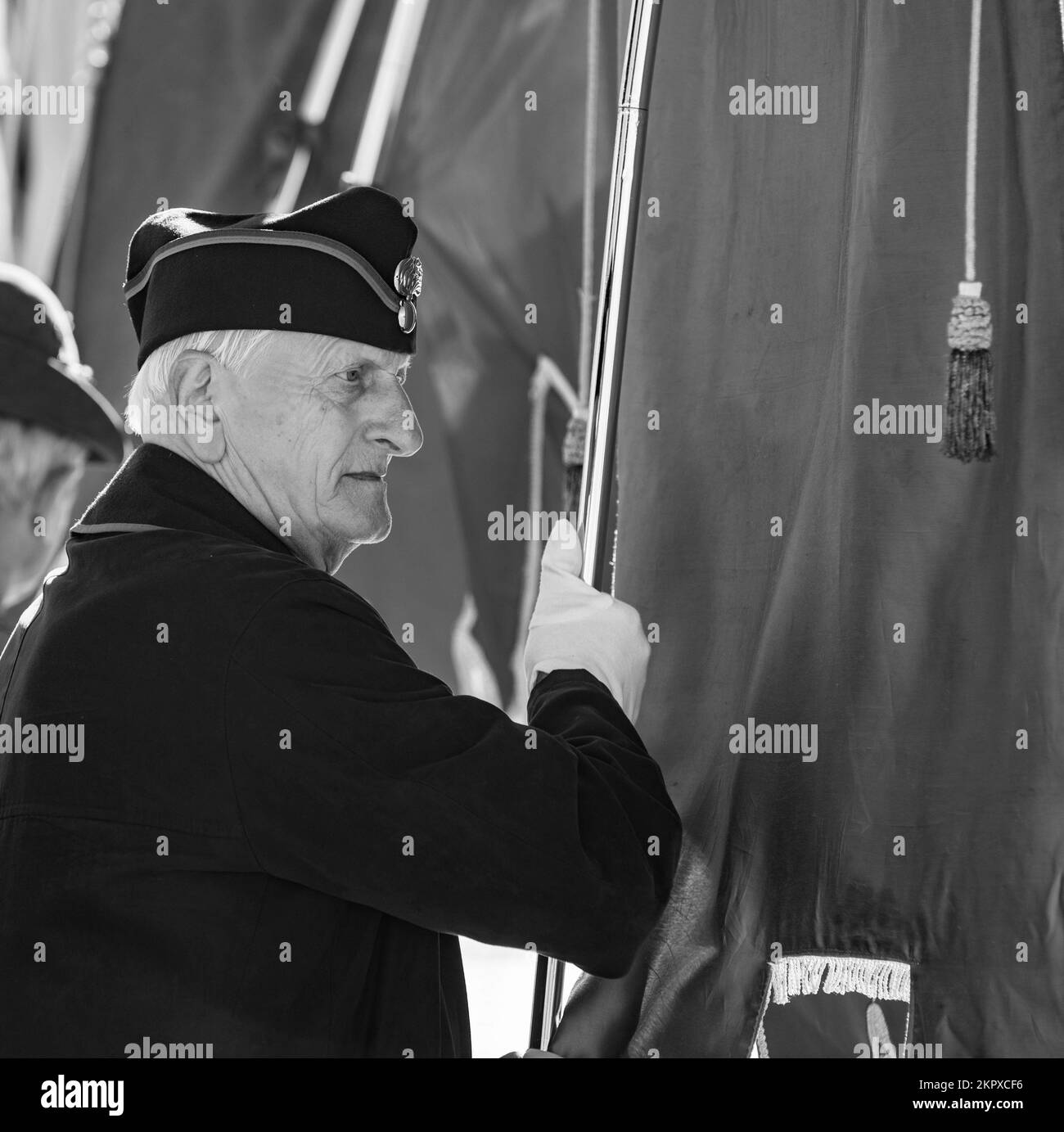 Il personale militare italiano e statunitense, le autorità locali e i residenti partecipano alla cerimonia della Giornata Nazionale dell'Unità e delle forze a Monte Berico, Vicenza, 4 novembre 2022. La Giornata Nazionale dell'unità e delle forze Armate è una festa nazionale italiana fondata nel 1919 per commemorare l'anniversario dell'armistizio di Villa giusti nel 1918, che ha posto fine alla prima guerra mondiale sul fronte italiano. Foto Stock