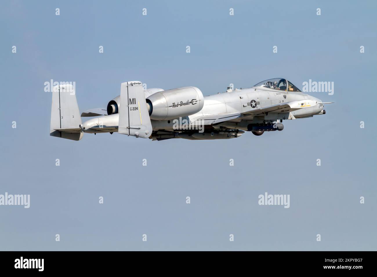 Un aereo militare Fairchild Republic A-10 Warthog durante una dimostrazione di volo al 2017 Airshow London (Ontario, Canada). Foto Stock
