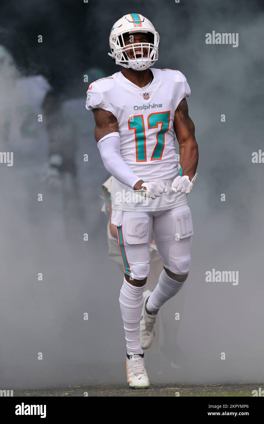 Miami. FL USA; Miami Dolphins Wide Receiver Jaylen Waddle (17) entra sul campo prima di una partita NFL contro gli Houston Texans all'Hard Rock Foto Stock