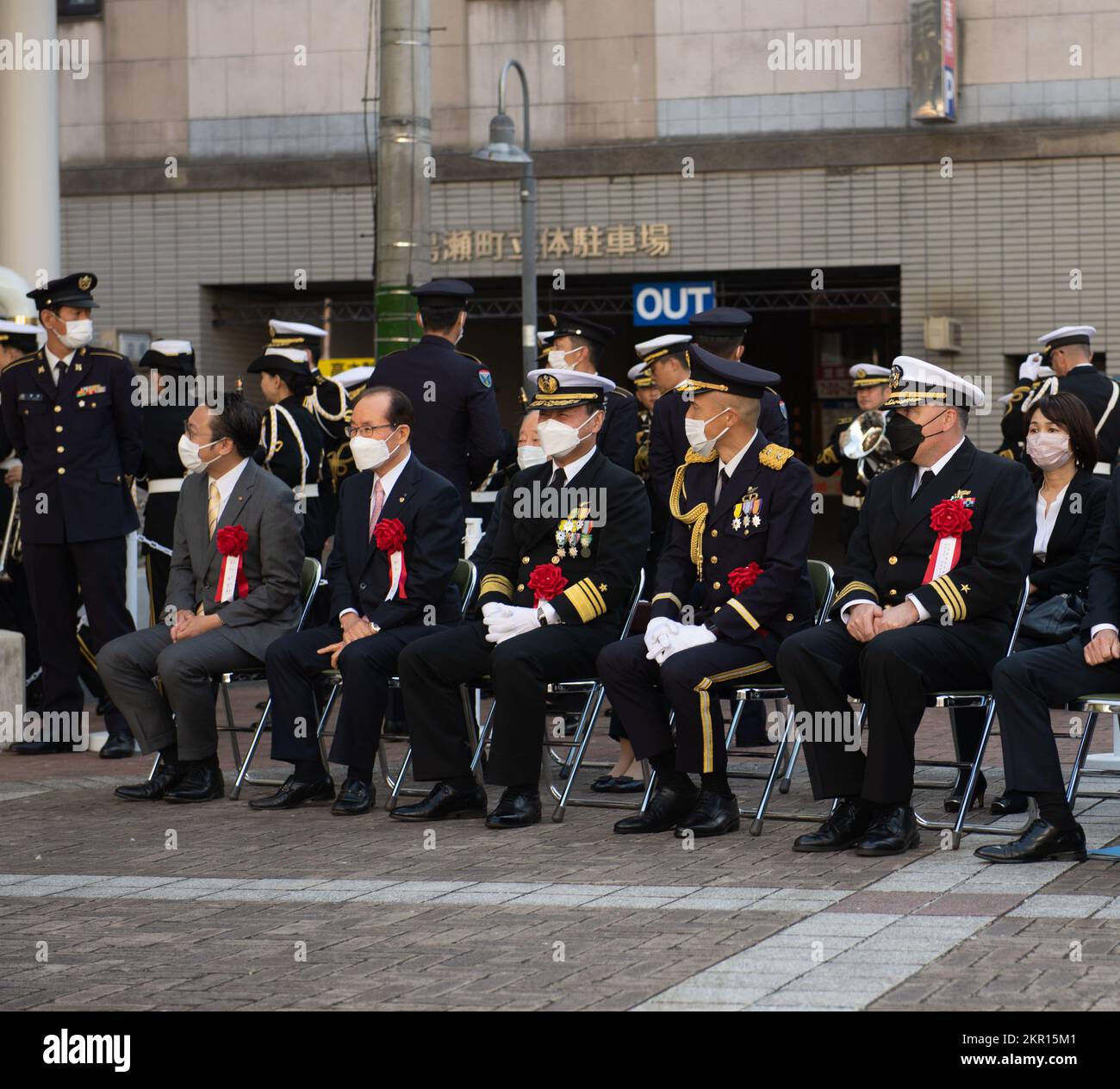 Da destra, CDR. Douglas Kennedy, direttore generale di Commander, Fleet ...