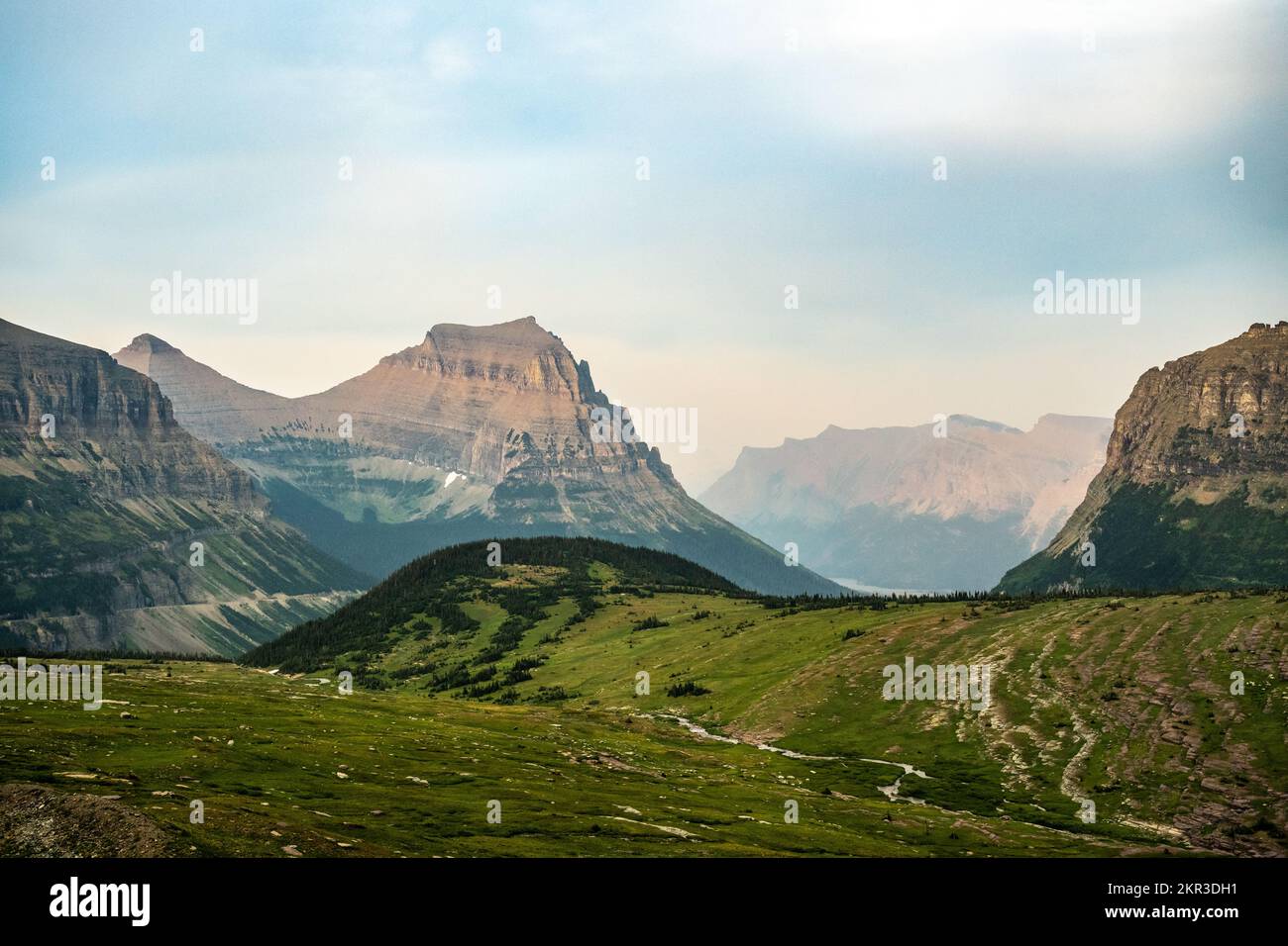 Mathpi Peak e i giardini pensili dall'Hidden Lake Trail nel Glacier National Park Foto Stock