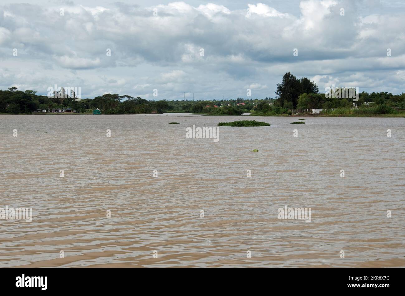 Piccolo lago di Lubumbashi che è diventato un centro ricreativo, Lubumbashi, Provincia di Katanga, Repubblica Democratica del Congo. Foto Stock