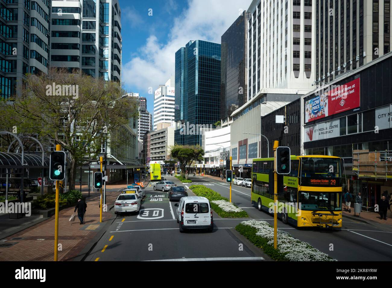 Lambton Quay, la principale strada dello shopping a Wellington, North Island, Nuova Zelanda Foto Stock