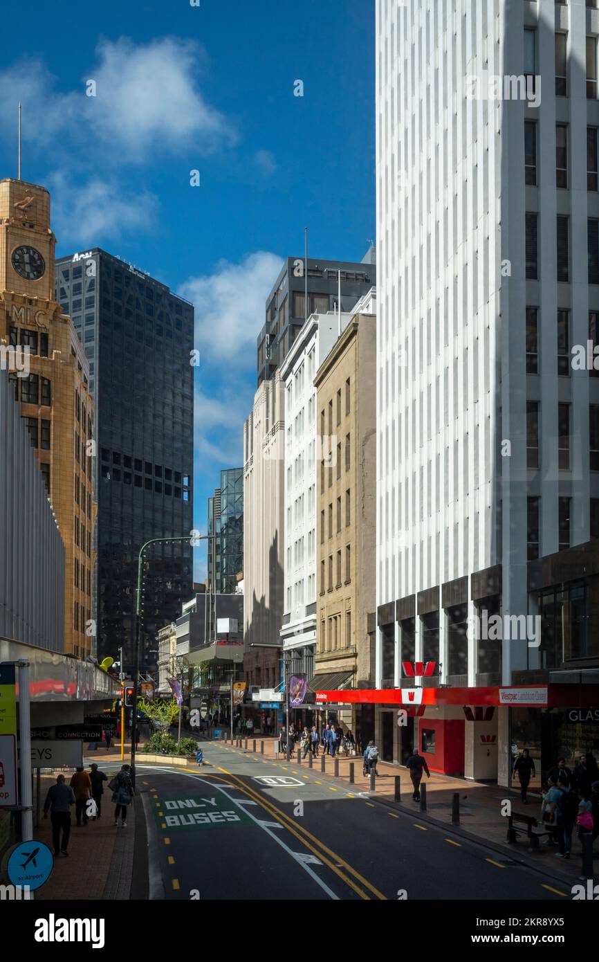 Lambton Quay, la principale strada dello shopping a Wellington, North Island, Nuova Zelanda Foto Stock
