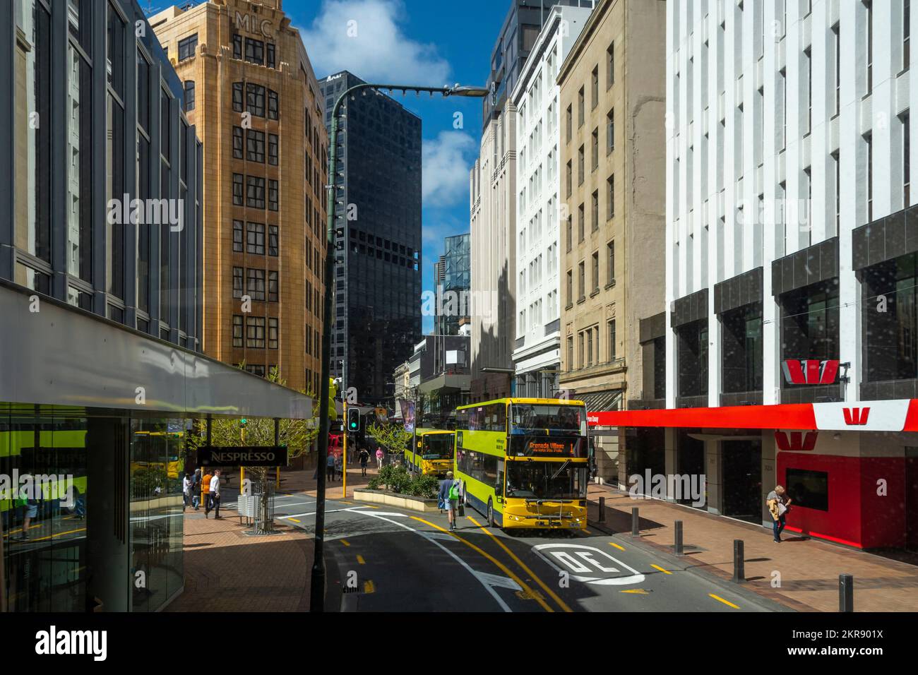 Lambton Quay, la principale strada dello shopping a Wellington, North Island, Nuova Zelanda Foto Stock