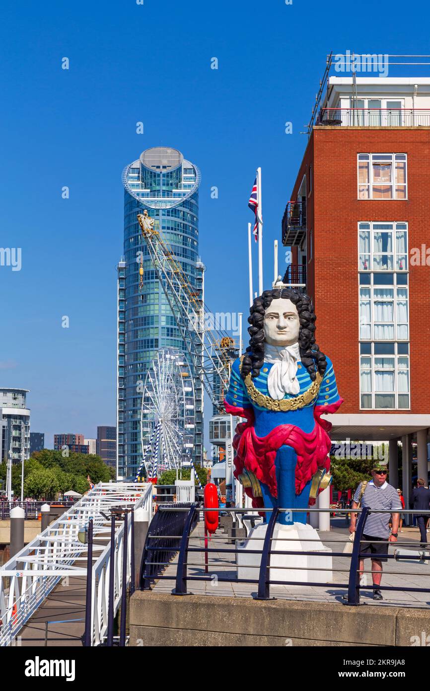 Figurehead su Gunwharf Quay, Portsmouth Harbour, Hampshire, Inghilterra, Regno Unito Foto Stock