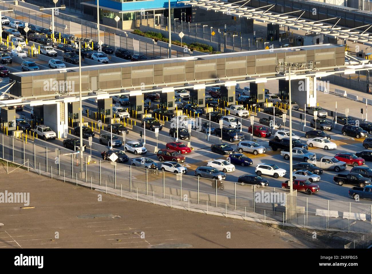 Panoramica generale del San Ysidro Border Crossing il lunedì, 24 ottobre 2022, a San Ysidro, California. (Dylan Stewart/immagine dello sport) Foto Stock