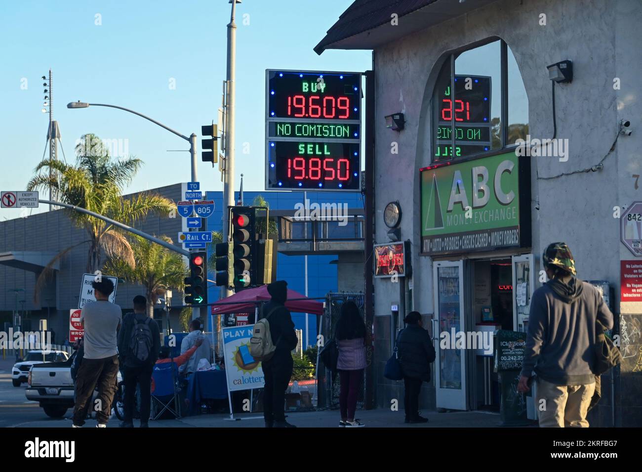 ABC Money Exchange al di fuori del San Ysidro Border Crossing Lunedi, 24 ottobre 2022, a San Diego. (Dylan Stewart/immagine dello sport) Foto Stock