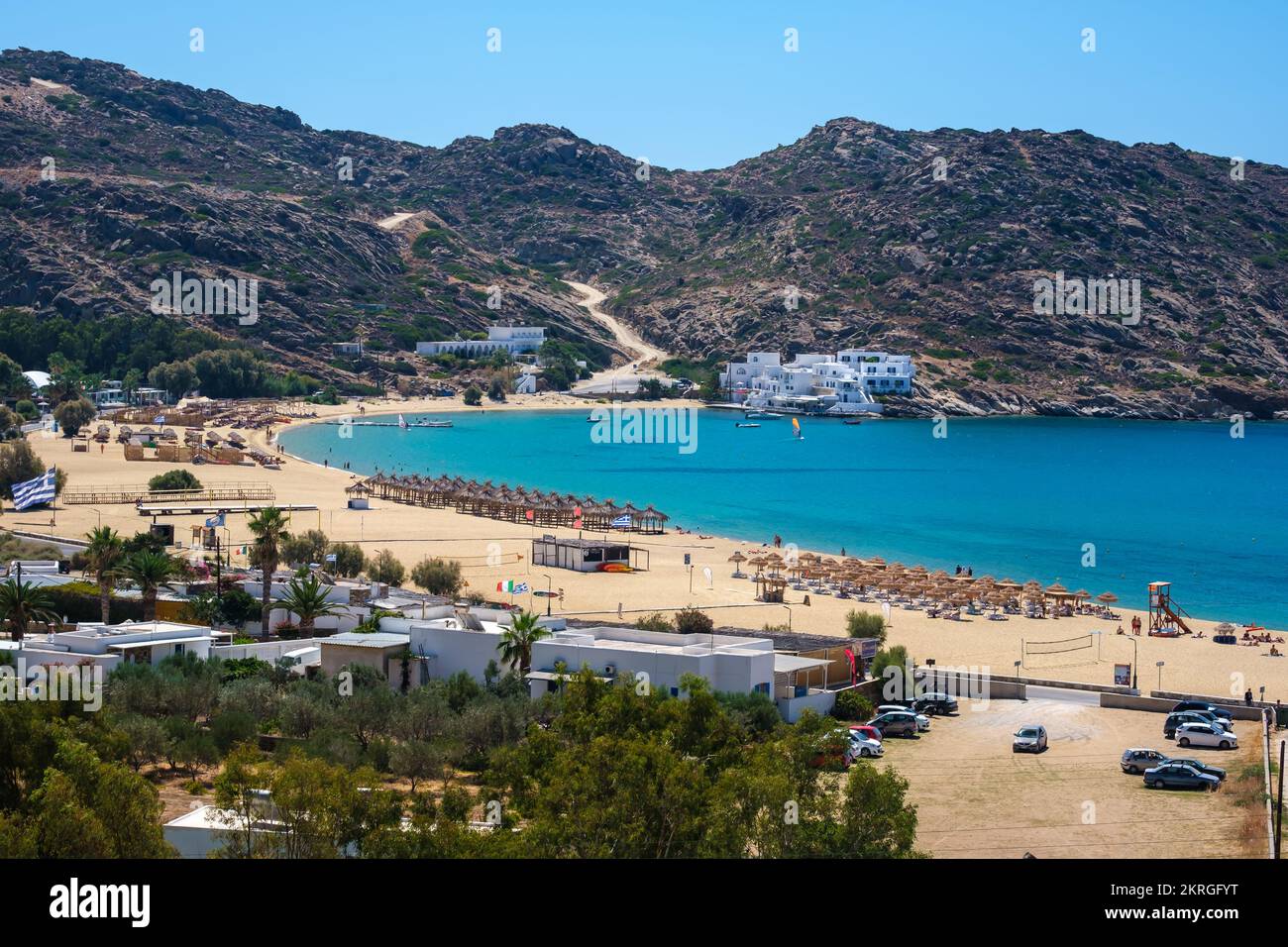 Vista panoramica mozzafiato della famosa spiaggia di Mylopotas in Grecia Foto Stock