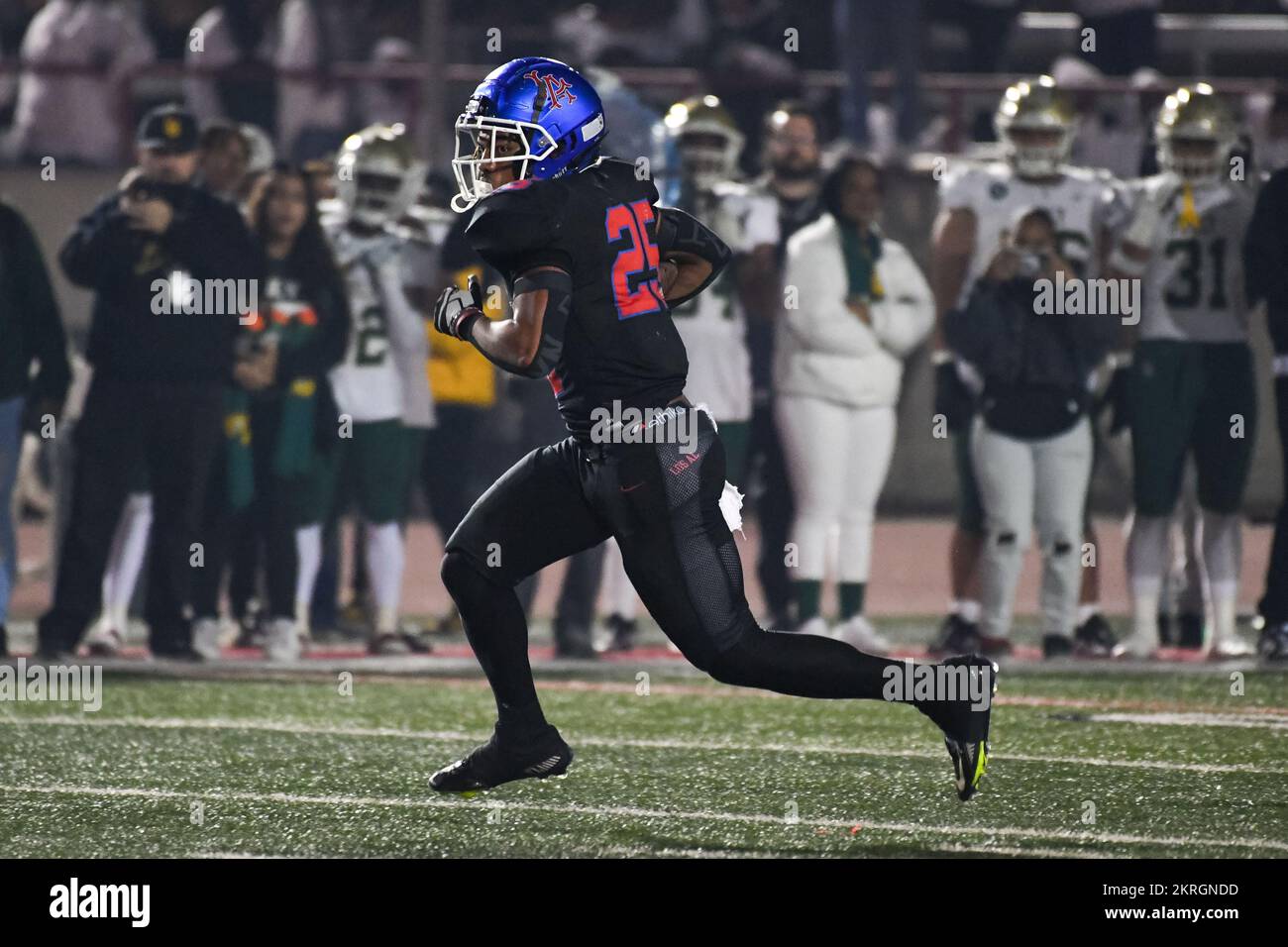 Los Alamitos Griffins in esecuzione Anthony League (25) durante un quarto di gioco CIF Southern Section Division 1 contro Long Beach Poly il Venerdì, Foto Stock