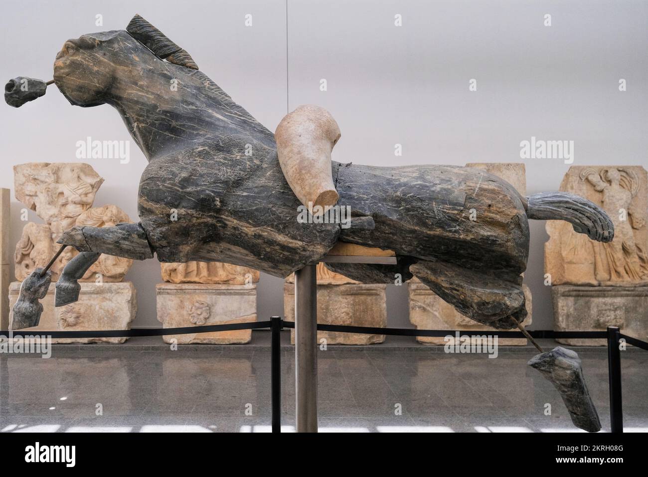 Aydin, Turchia - 12 agosto 2021: Rilievi e sculture antiche uniche in mostra nel museo Afrodisias. Foto Stock