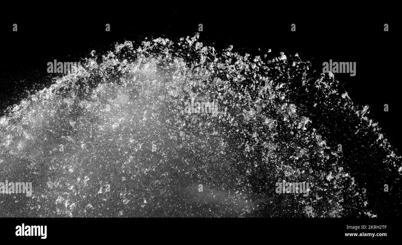 Forme astratte di spruzzi d'acqua su sfondo nero come sovrapposizione Foto Stock