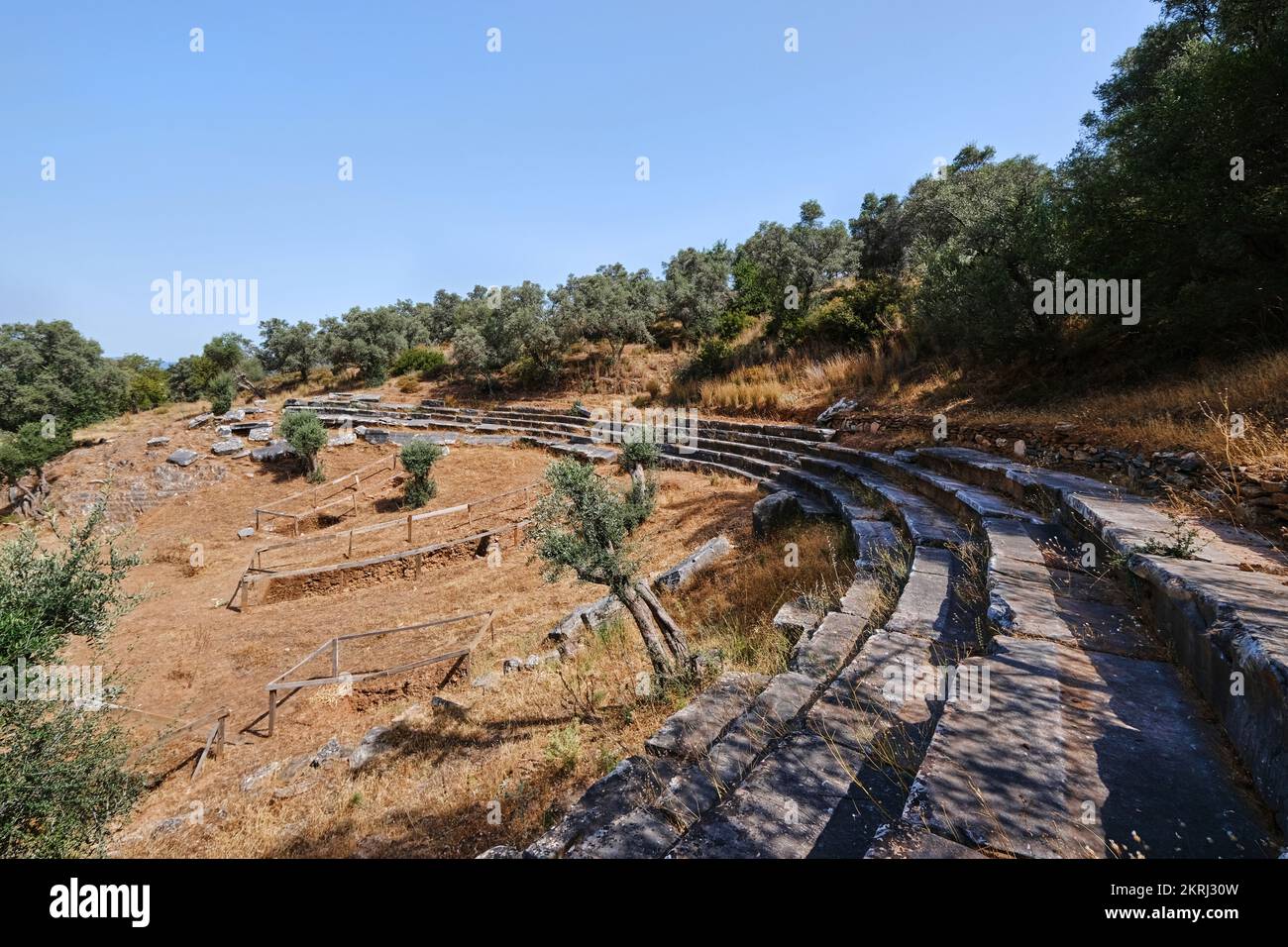 Euromos, Milas, Muğla, Turchia, 2021 settembre: Euromus Città Antica. Teatro in rovina presso il sito antico Euromos Foto Stock