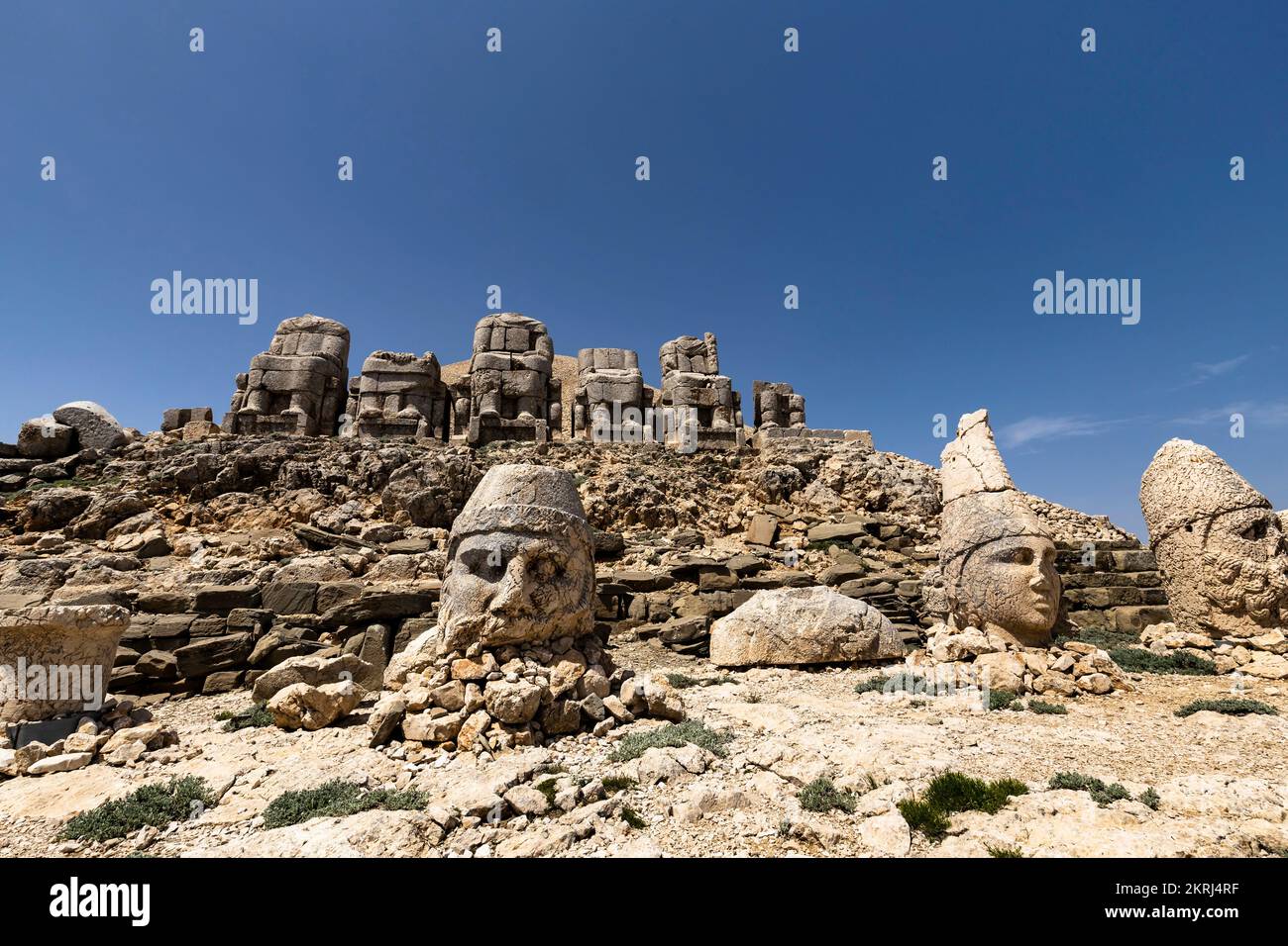 Monte Nemrut, Nemrut Dagi, terrazza est, statue di testa degli dei, regno del Commagene, Kahta, provincia di Adıyaman, Turchia, Asia Foto Stock