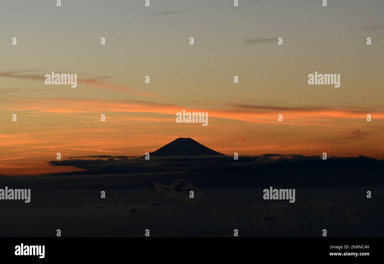 Monte Fuji durante il tramonto. Shizuoka, Giappone. Foto Stock