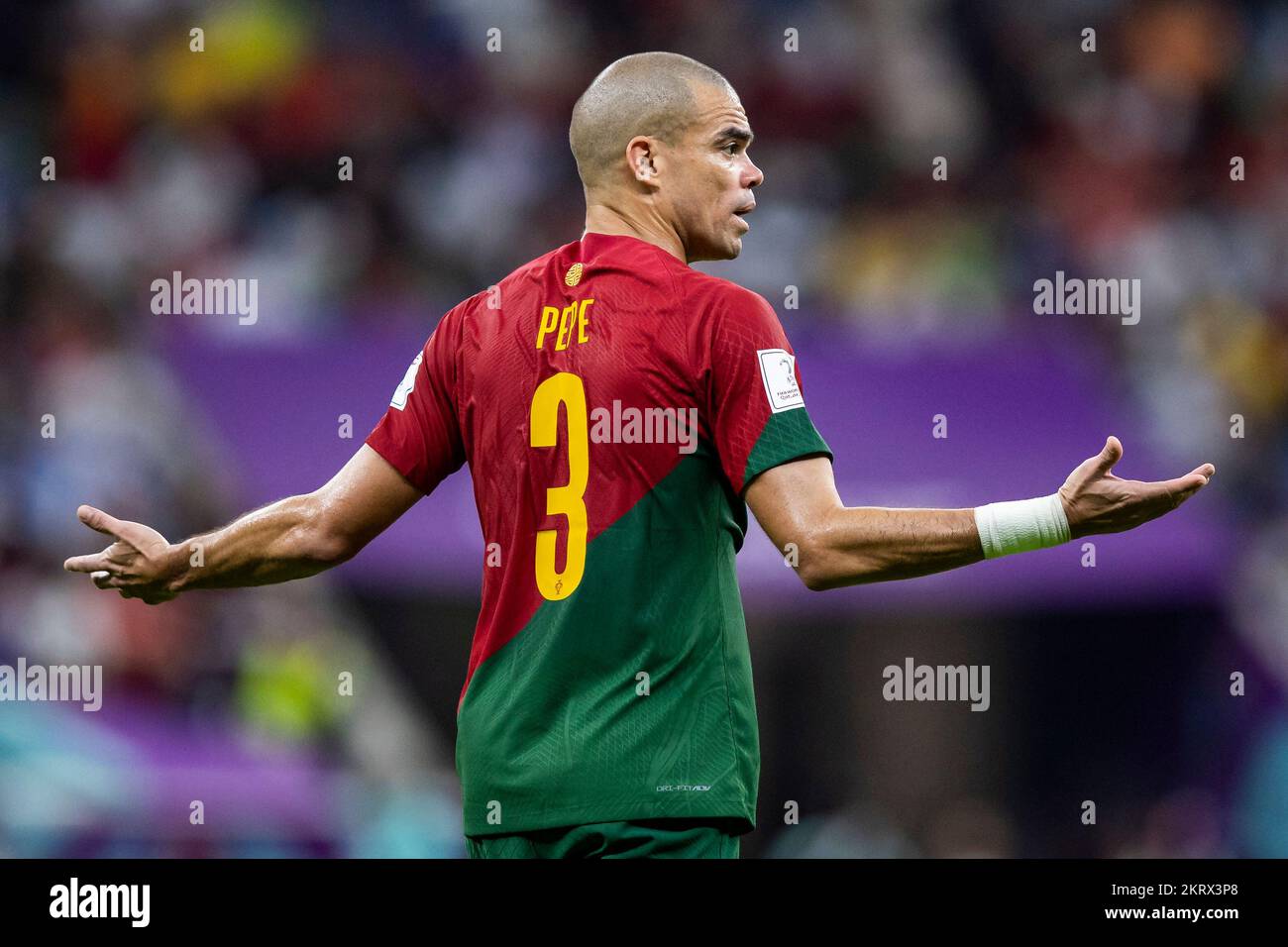 Lusail, Qatar. 28th Nov 2022. Calcio: Coppa del mondo, Portogallo - Uruguay, turno preliminare, Gruppo H, Giornata 2, Lo stadio iconico di Lusail, i gesti di Pepe del Portogallo. Credit: Tom Weller/dpa/Alamy Live News Foto Stock