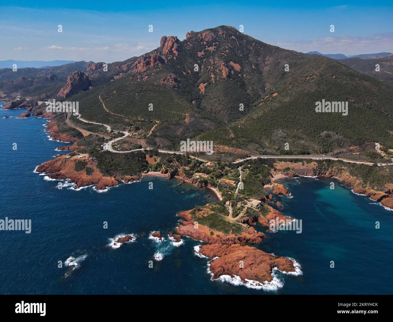 Vista aerea sul massiccio dell'Esterel in Costa Azzurra sul Mar Mediterraneo Foto Stock