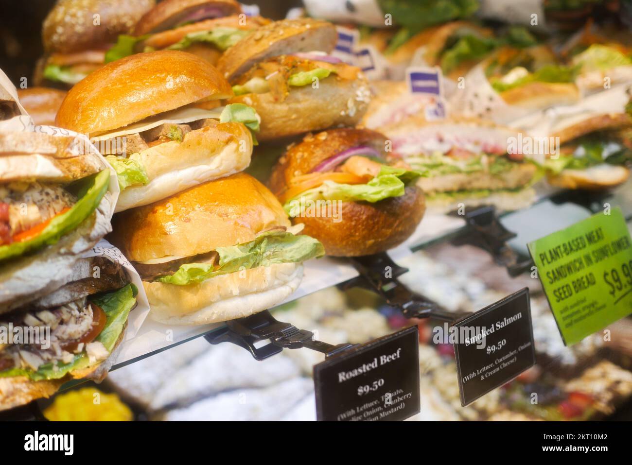 Singapor , 22 giugno 2022, hamburger Homemad fresco con pancetta lattuga e pomodoro Foto Stock