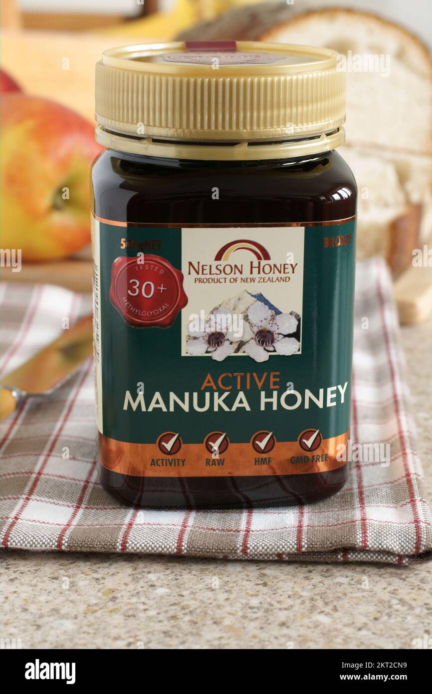 Miele di Manuka monofloral un miele prodotto in Nuova Zelanda dal nettare di manuka o tea tree Foto Stock