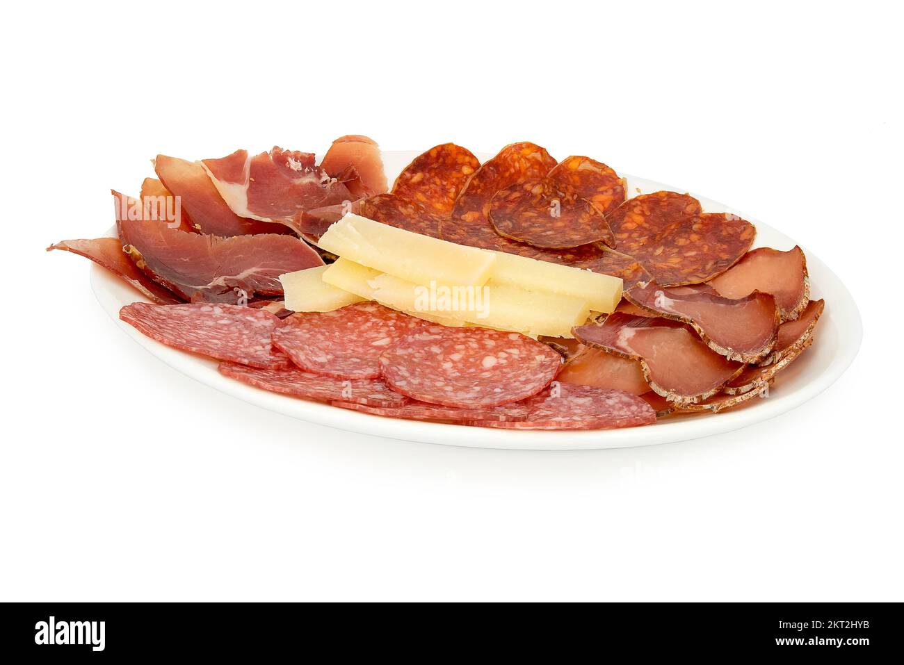Salsiccia e formaggio su piatto isolato. Foto Stock