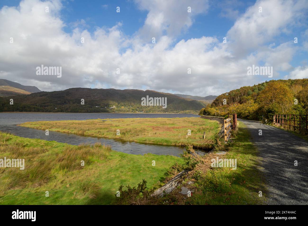 Il sentiero Mawddach Trail a piedi e pista ciclabile da Barmouth a Dolgellau Foto Stock