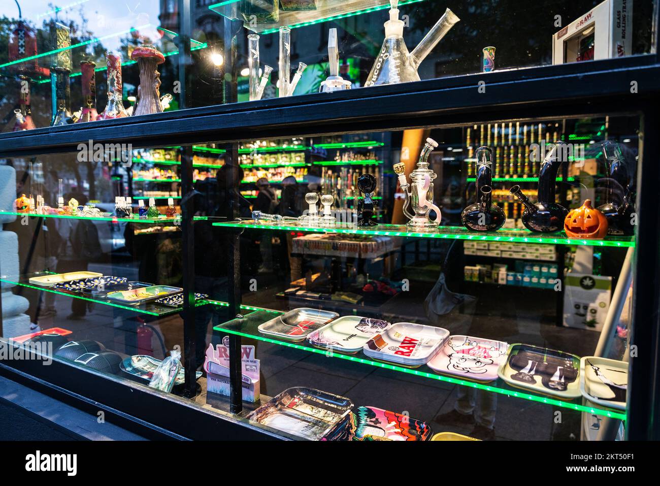 Vienna, Austria - 14 ottobre 2022: Mostra di un negozio Hash Marihuana e Cannabis a Vienna, Austria Foto Stock