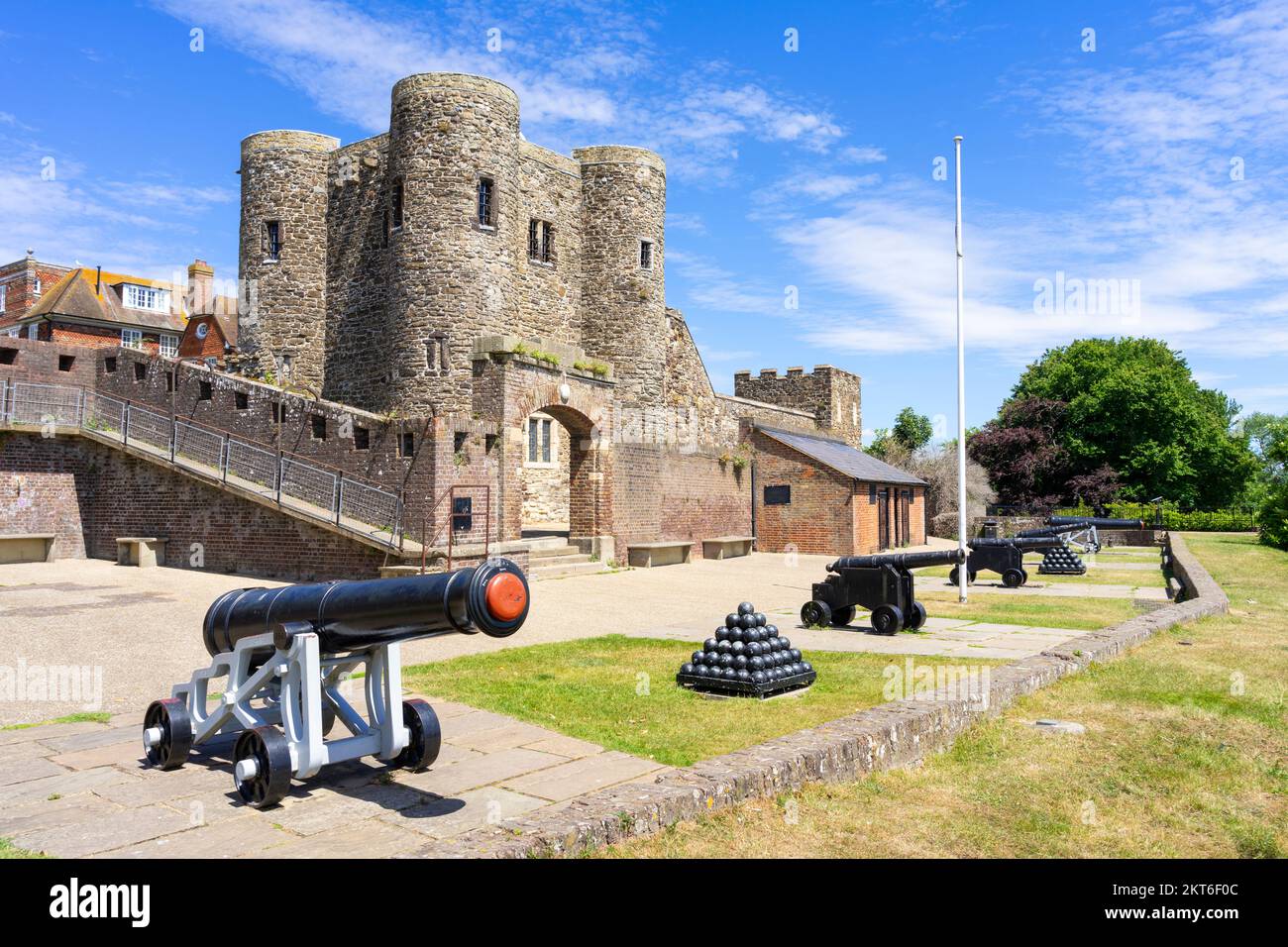 Rye Sussex il Museo del Castello di Rye o Ypres Tower nel Giardino Gun Gun Rye East Sussex Inghilterra UK GB Europa Foto Stock