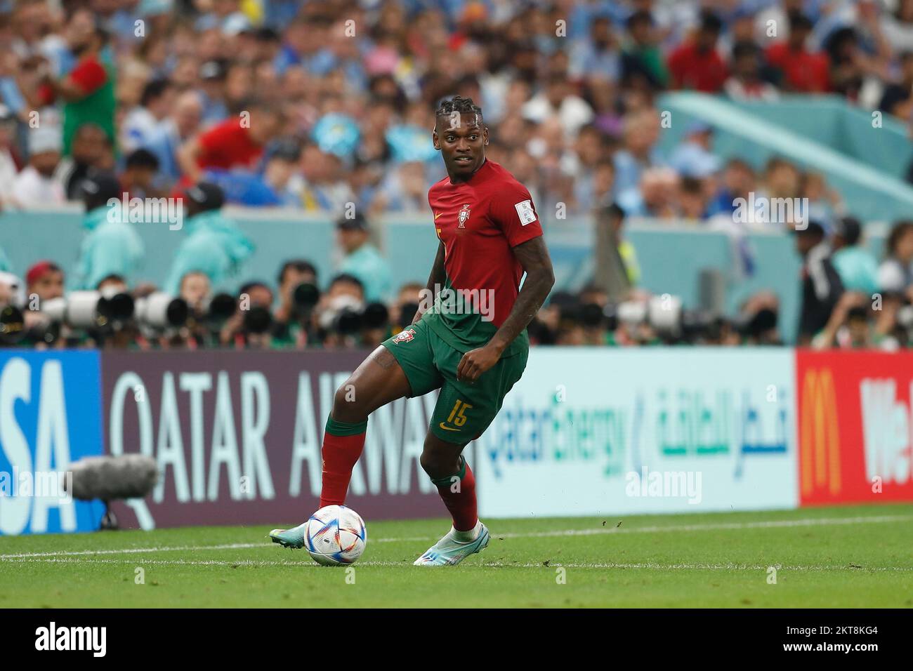 Al Daayen, Qatar. 28th Nov 2022. Rafael Leao (por) Calcio/Calcio : Coppa del mondo FIFA Qatar 2022 fase di gruppo Gruppo H partita tra Portogallo 2-0 Uruguay al Lusail Stadium di al Daayen, Qatar . Credit: Mutsu Kawamori/AFLO/Alamy Live News Foto Stock