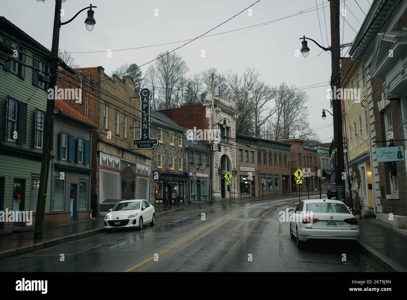 Main Street in una mattina piovosa, Ellicott City, Maryland Foto Stock