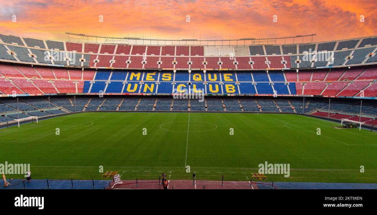 Vista dei posti a sedere e delle terrazze dello stadio di calcio Nou Camp, sede del FC Barcelona, C. d'Aristides Maillol, Barcellona, Spagna, UE Foto Stock