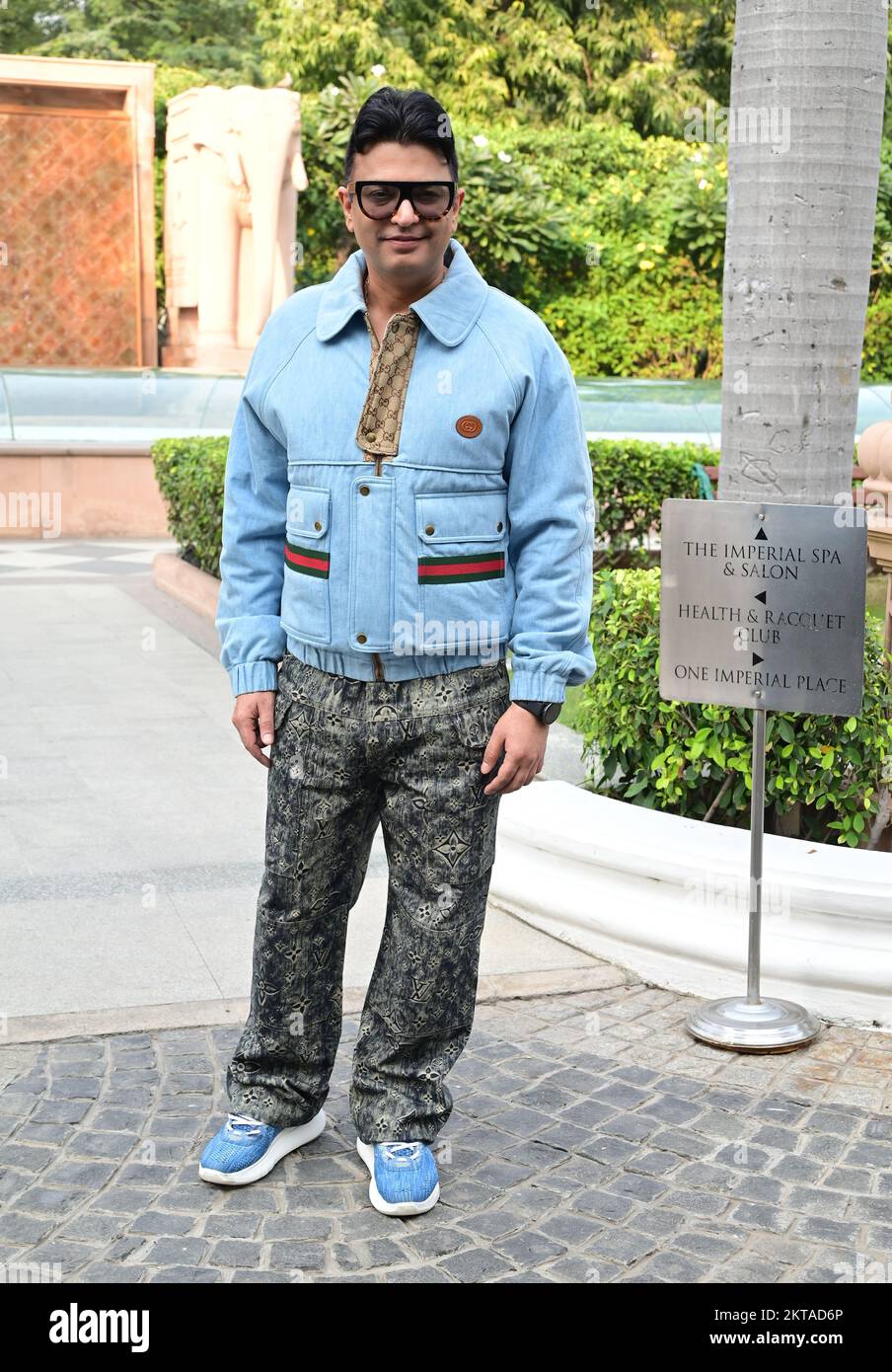 Nuova Delhi, India. 29th Nov 2022. Bhushan Kumar Dua un produttore indiano di film e musica posa per le foto durante la promozione del suo prossimo film di azione dramma in lingua indiana Hindi 'Action Hero' all'Imperial Hotel. Credit: SOPA Images Limited/Alamy Live News Foto Stock