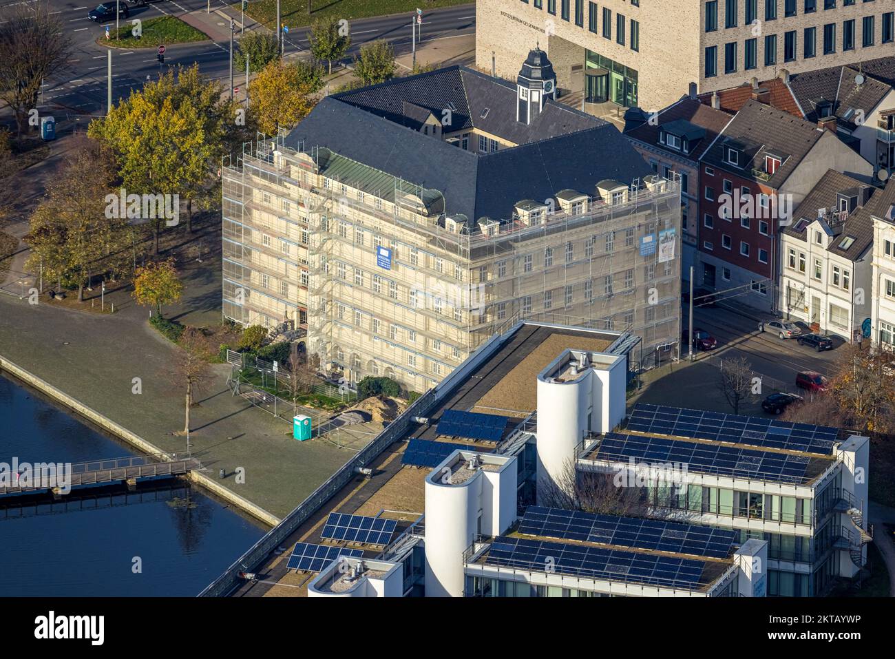 Veduta aerea, centro universitario NRW per lo sviluppo del talento, ristrutturazione della facciata, Ückendorf, Gelsenkirchen, Ruhr, Renania settentrionale-Vestfalia, Germania, Co Foto Stock