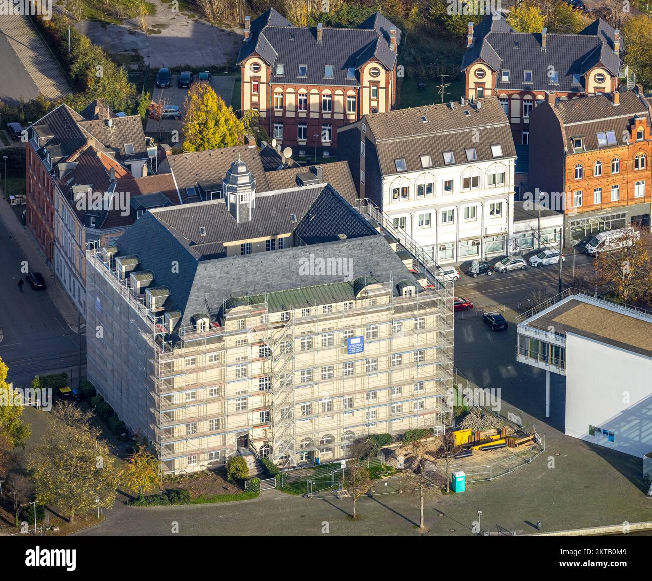 Veduta aerea, centro universitario NRW per lo sviluppo del talento, ristrutturazione della facciata, Ückendorf, Gelsenkirchen, Ruhr, Renania settentrionale-Vestfalia, Germania, Co Foto Stock