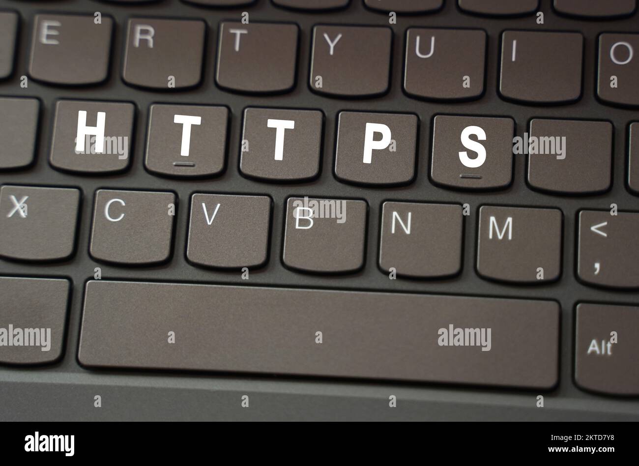 Concetto di Internet. Sulla tastiera nera, l'iscrizione è evidenziata in bianco - HTTPS Foto Stock