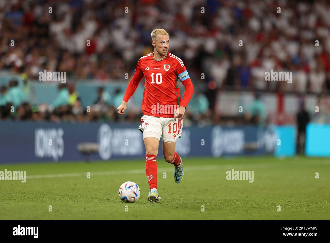 29th novembre 2022; stadio Ahmed bin Ali, al Rayyan, Qatar; calcio della Coppa del mondo FIFA, Galles contro Inghilterra; Aaron Ramsey of Wales Foto Stock
