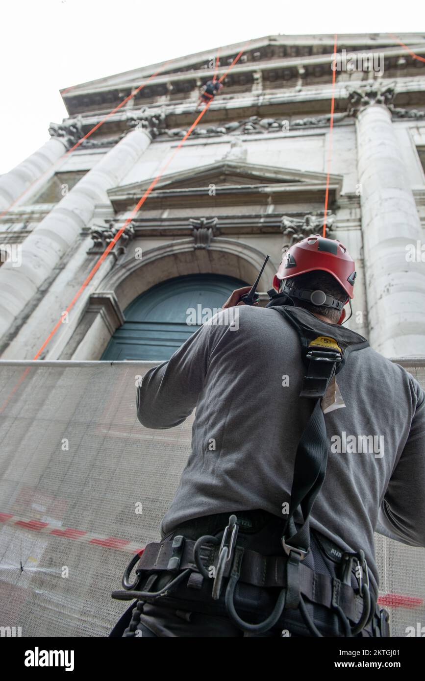 Venezia 28 settembre 2022: Restauro e riabilitazione conservativa della Chiesa di San Vidal a Venezia Foto Stock