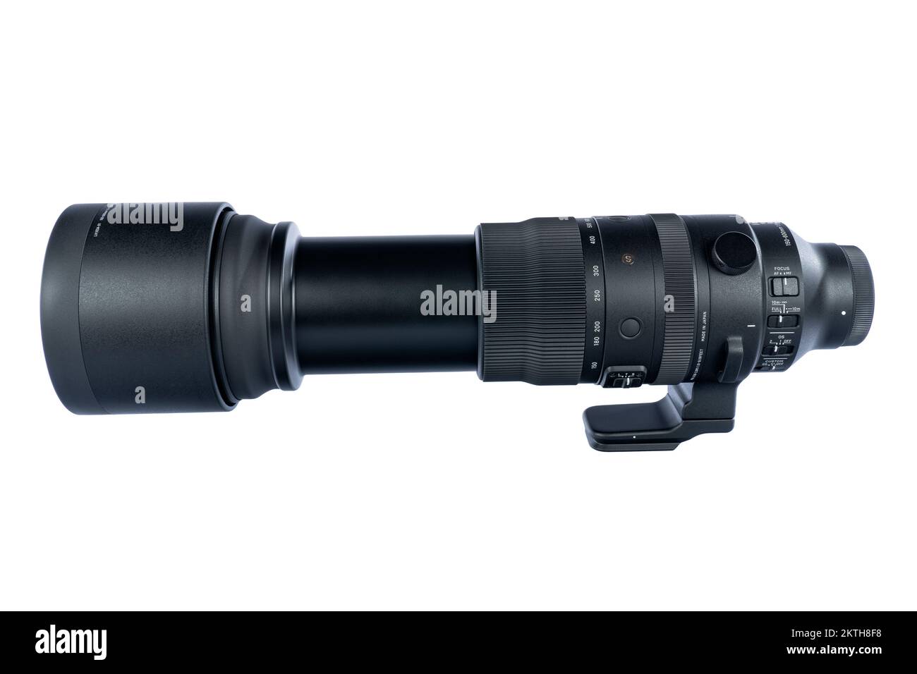 Sigma 150-600mm F5-6,3 DG DN OS obiettivo sportivo attacco e Sony isolato su bianco. Fotografia scattata in Spagna il 28 novembre 2022. Foto Stock
