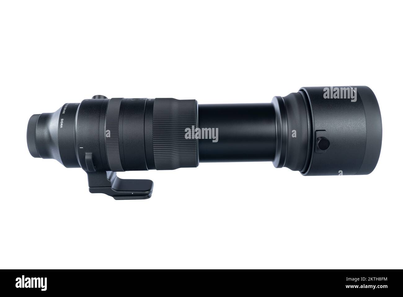 Sigma 150-600mm F5-6,3 DG DN OS obiettivo sportivo attacco e Sony isolato su bianco. Fotografia scattata in Spagna il 28 novembre 2022. Foto Stock