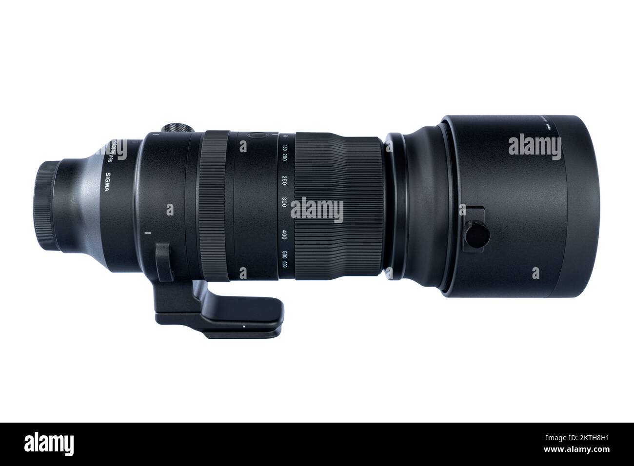 Sigma 150-600mm F5-6,3 DG DN OS obiettivo sportivo attacco e Sony isolato su bianco. Fotografia scattata in Spagna il 28 novembre 2022. Foto Stock