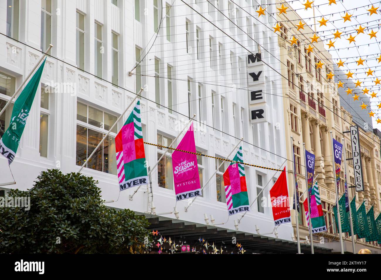 Myer e David Jones grandi magazzini a Bourke Street Melbourne, Victoria, con luci di Natale e decorazioni, Australia Foto Stock