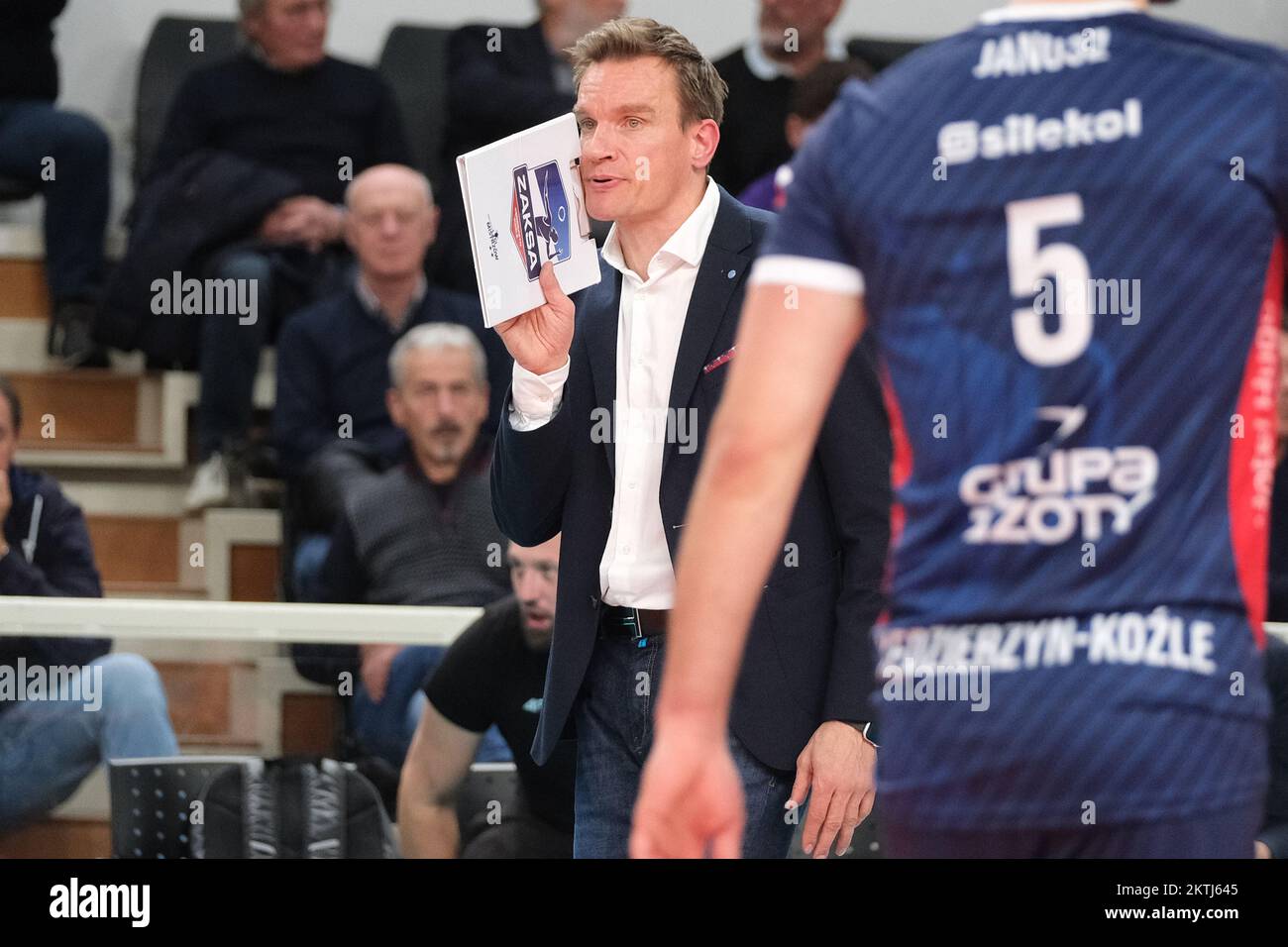 BLM Group Arena, Trento, Italia, 29 novembre 2022, Tuomas Sammelvuo - Coach principale - Grupo Azoty ZAKSA Kedzierzyn-Kozle durante la partita di pallavolo tra ITAS Trentino e Zaksa K?dzierzyn-Kozle - CEV Champions League Foto Stock