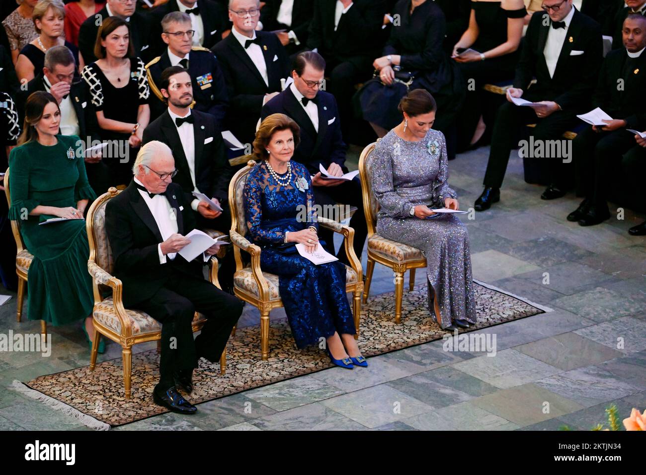 Re Carlo XVI Gustaf, la regina Silvia, la principessa ereditaria Victoria (prima fila), la principessa Sofia, il principe Carl Philip e il principe Daniele di Svezia durante una conce Foto Stock