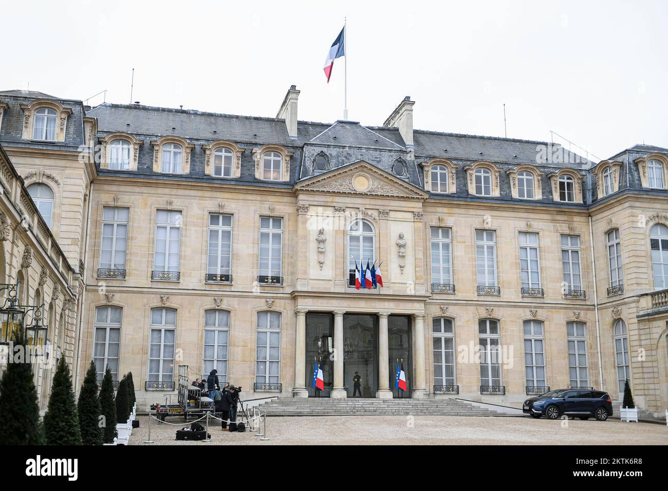 Parigi, Francia, 29/11/2022, la figura mostra l'ingresso (facciata all'interno del cortile) al Palazzo Presidenziale Elysee (Palais de l'Elysée), residenza del Presidente della Repubblica francese a Parigi, Francia, il 29 novembre 2022. Foto Stock